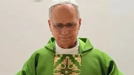 Vaticano divulga primeiras fotos do papa Leão XIV após cirurgia e atualiza estado de saúde - Studio TV