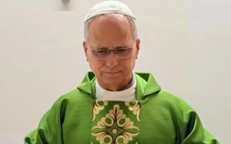 Vaticano divulga primeiras fotos do papa Leão XIV após cirurgia e atualiza estado de saúde - Studio TV