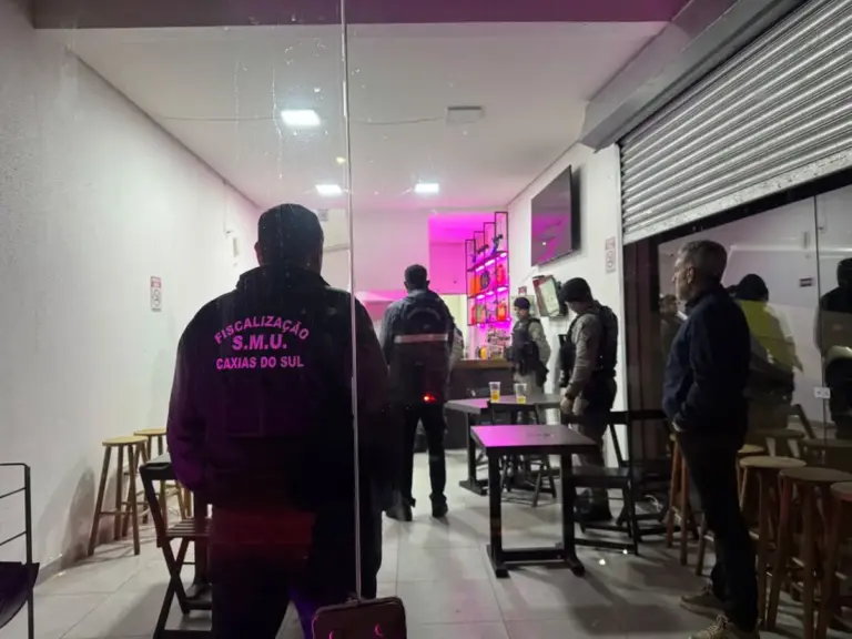 Fiscalização noturna em Caxias do Sul identifica três estabelecimentos sem alvará de funcionamento - Studio TV