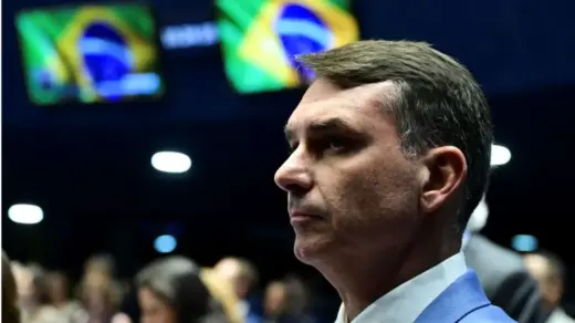 Flávio Bolsonaro é alvo de novo inquérito no STF por suspeita de lavagem de dinheiro; Moraes será relator - Studio TV
