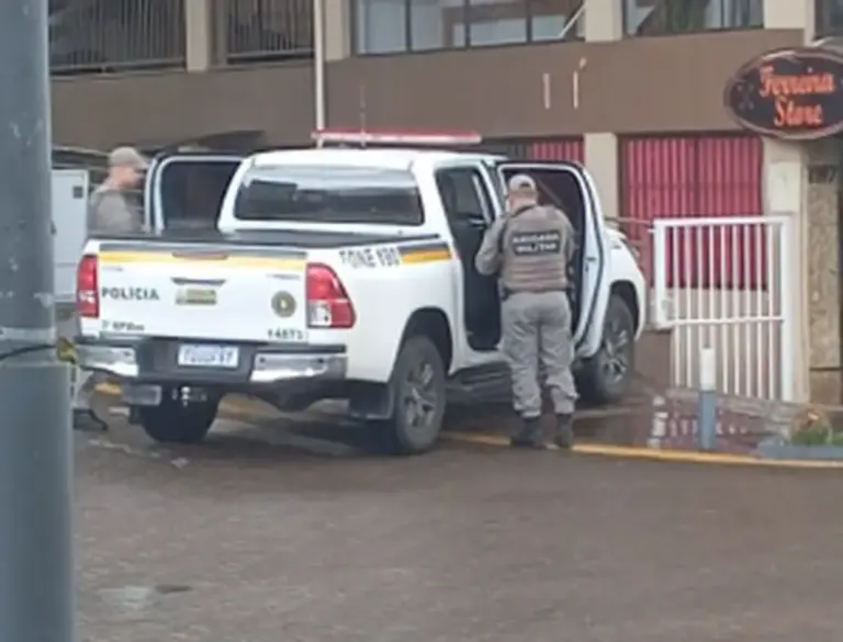 Brigada Militar prende dois homens após tentativa de furto no centro de Marau - Studio TV