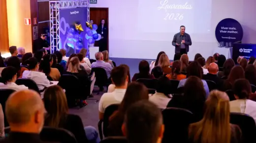 Tacchini homenageia colaboradores com até 40 anos de dedicação à instituição - Studio TV