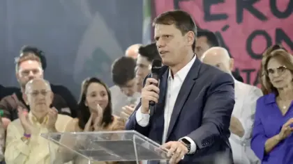 Tarcísio de Freitas é reeleito governador de São Paulo no primeiro turno - Studio TV