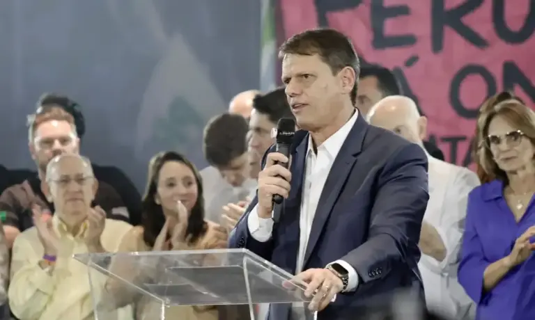 Tarcísio de Freitas é reeleito governador de São Paulo no primeiro turno - Studio TV
