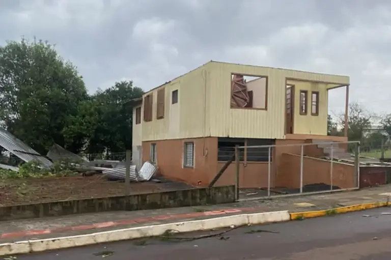 Temporal deixa centenas de imóveis danificados e afeta energia no Norte do RS - Studio TV