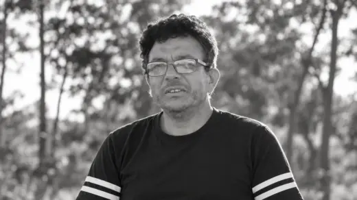 Retrato em preto e branco de Davi Fonseca