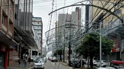 Trânsito é normalizado após caminhão danificar fiação e túnel de LED em Caxias do Sul - Studio TV