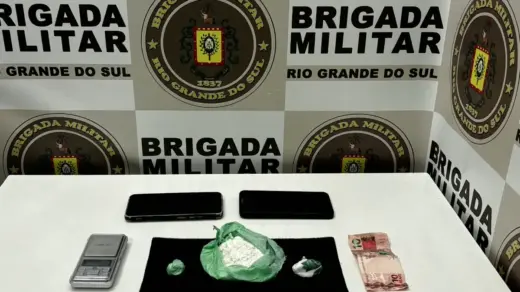 Três homens são presos durante operação contra o tráfico de drogas próximo a escola em Serafina Corrêa - Studio TV