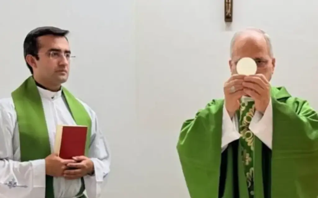 Vaticano divulga primeiras fotos do papa Leão XIV após cirurgia e atualiza estado de saúde - Studio TV