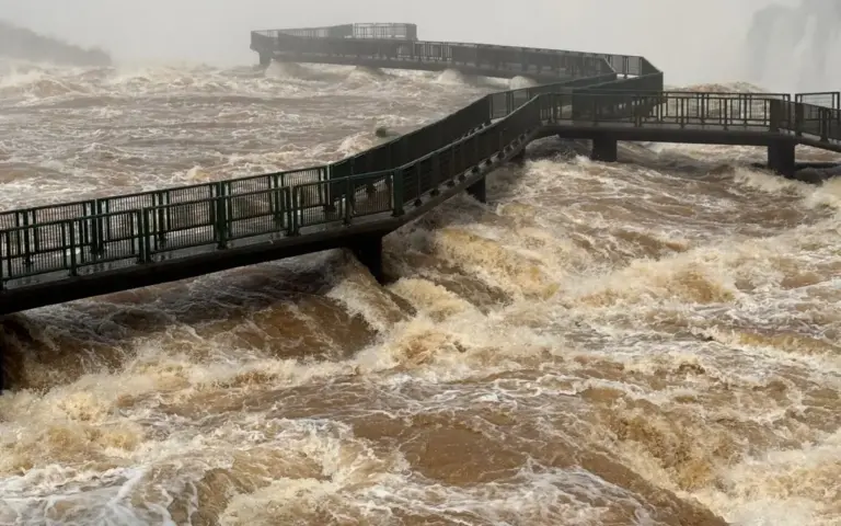 Vazão das Cataratas do Iguaçu dispara e chega a 15,5 milhões de litros por segundo após chuvas intensas - Studio TV