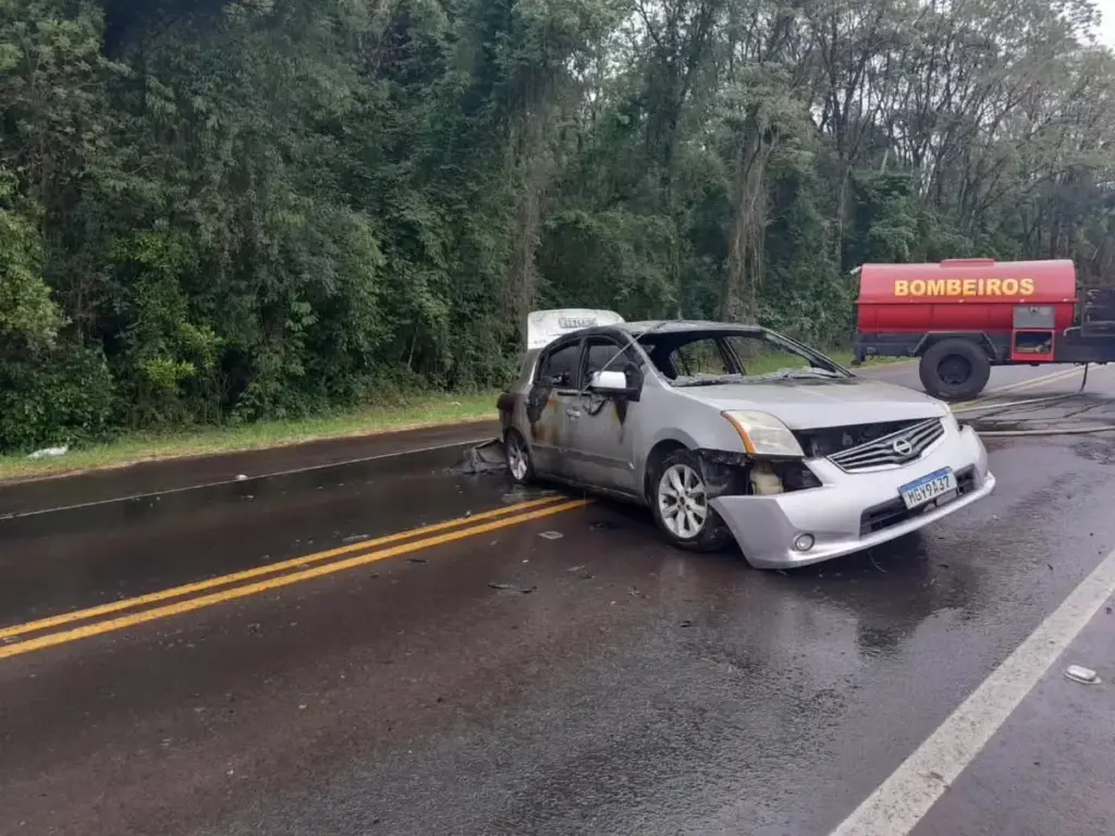 Veículo pega fogo na BR-470 em Nova Prata e mobiliza equipes de bombeiros - Studio TV