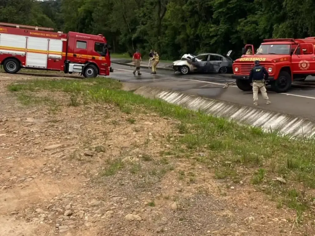 Veículo pega fogo na BR-470 em Nova Prata e mobiliza equipes de bombeiros - Studio TV