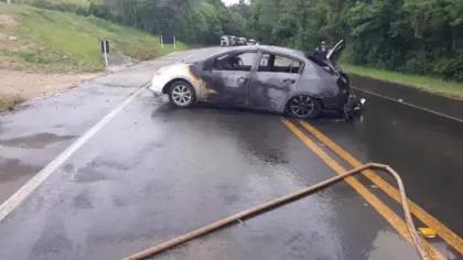 Veículo pega fogo na BR-470 em Nova Prata e mobiliza equipes de bombeiros - Studio TV